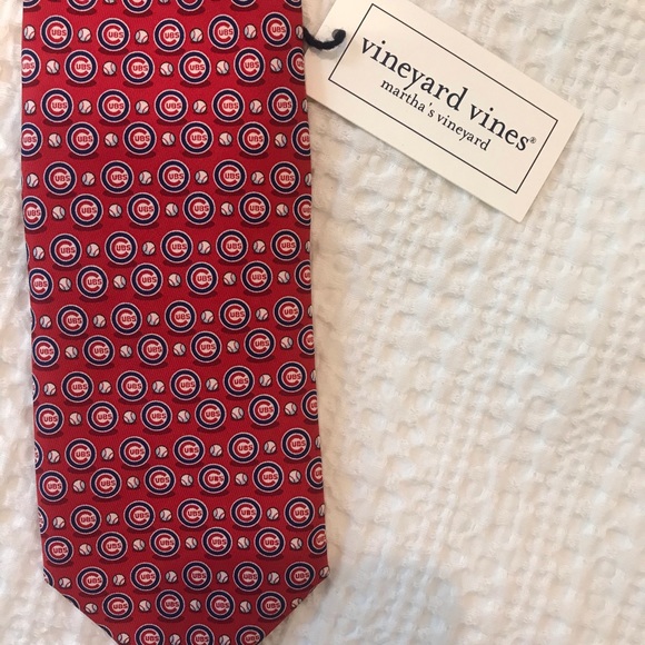 NWT Vineyard Vines Chicago Cubs Red Neck Tie - Picture 4 of 8